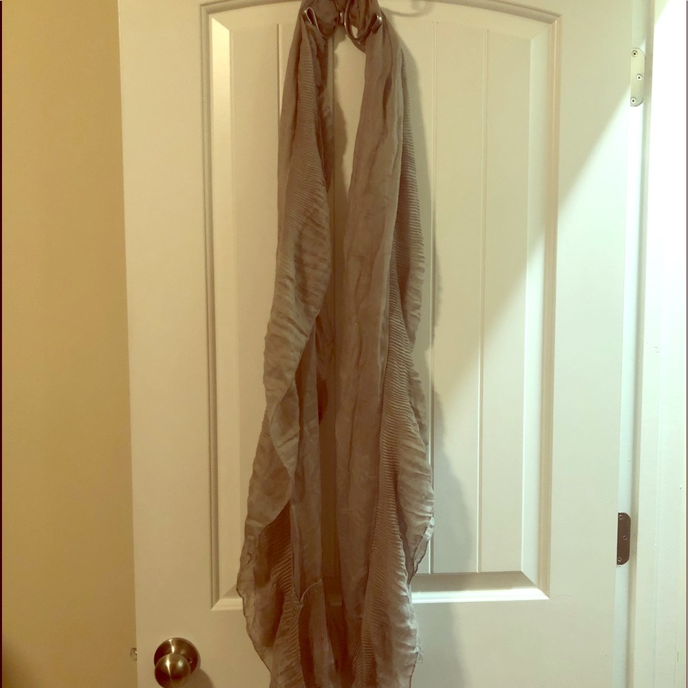 Grey scarf.